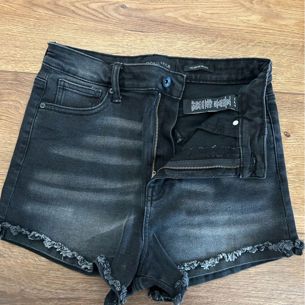 Kendal + Kylie Women’s Jean Shorts High Rise NWOT Size 9/29 Color‎ Black